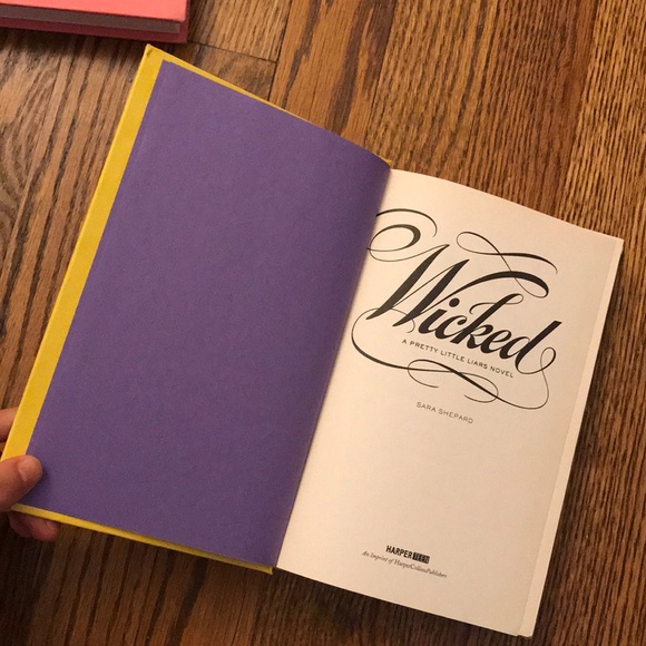 Pretty Little Liars Books Set of 4 by Sara Shepard - Picture 4 of 5